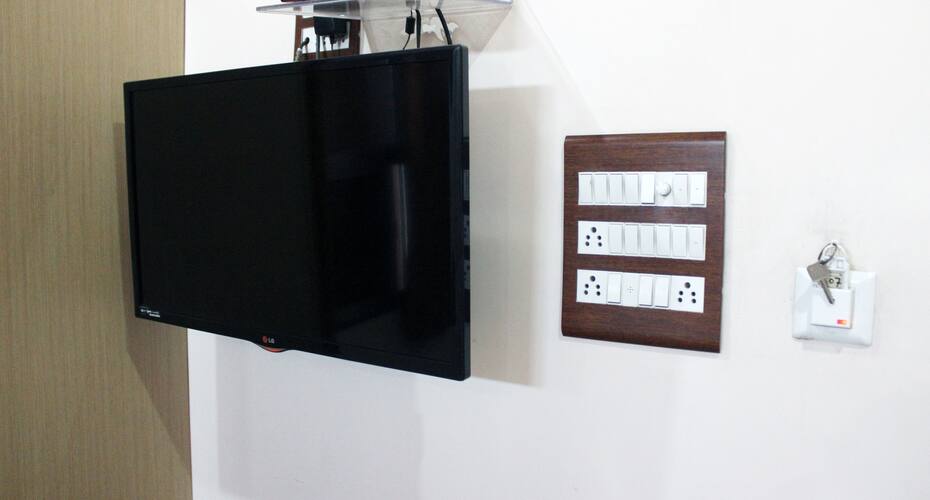 Hotel Dev Guest House, Ahmedabad 5